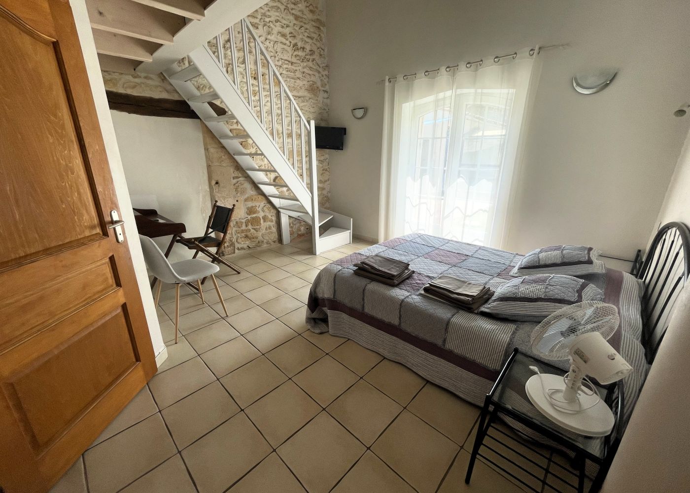 Une des 7 chambres du gîte, avec mezzanine