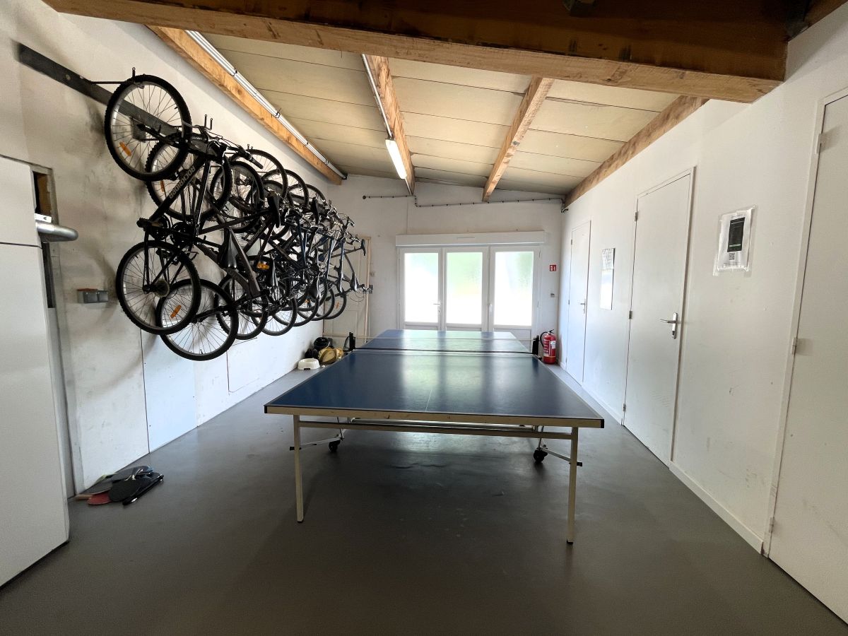 Garage, ping-pong et vélos