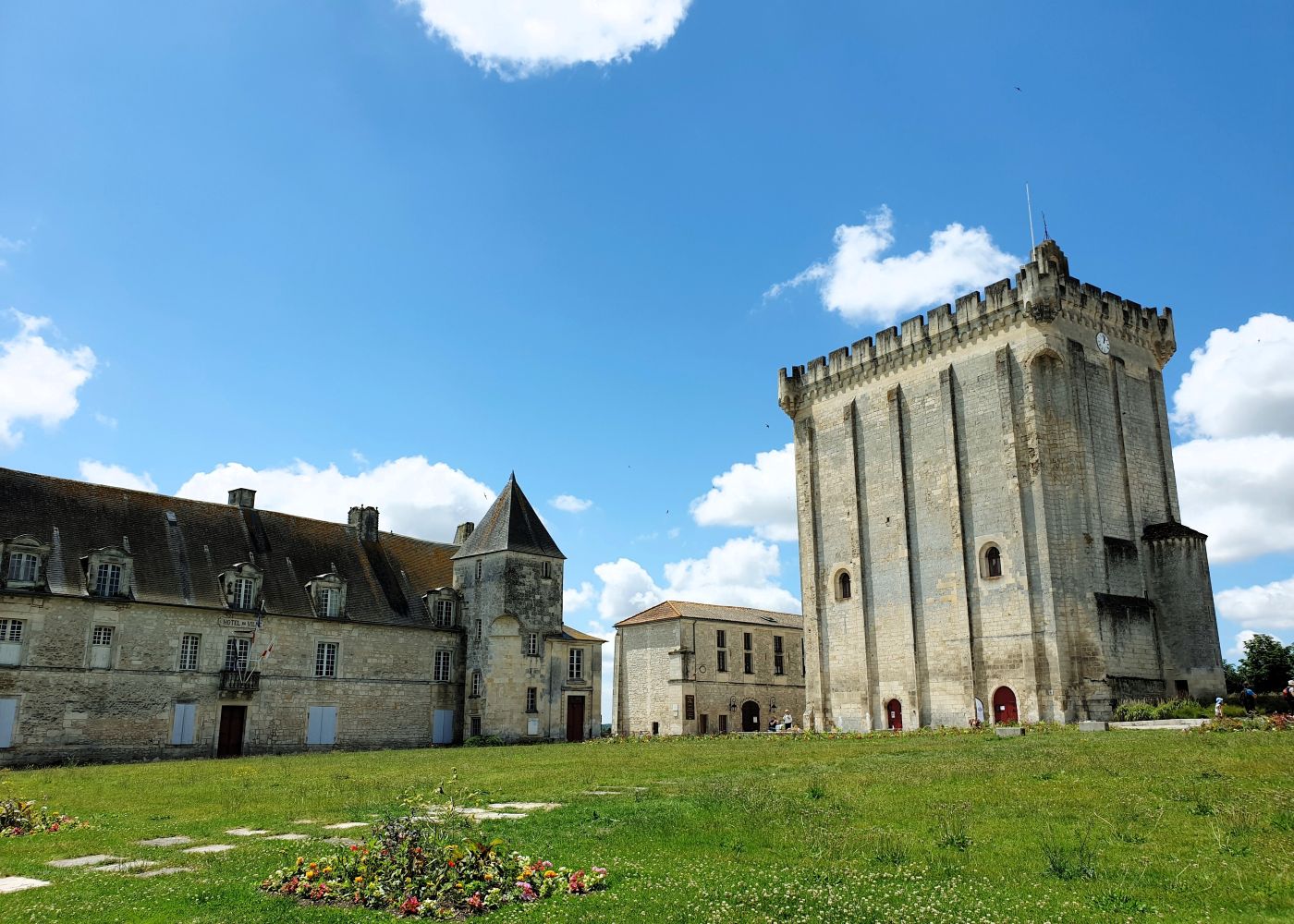 Cité médiévale de Pons, donjon