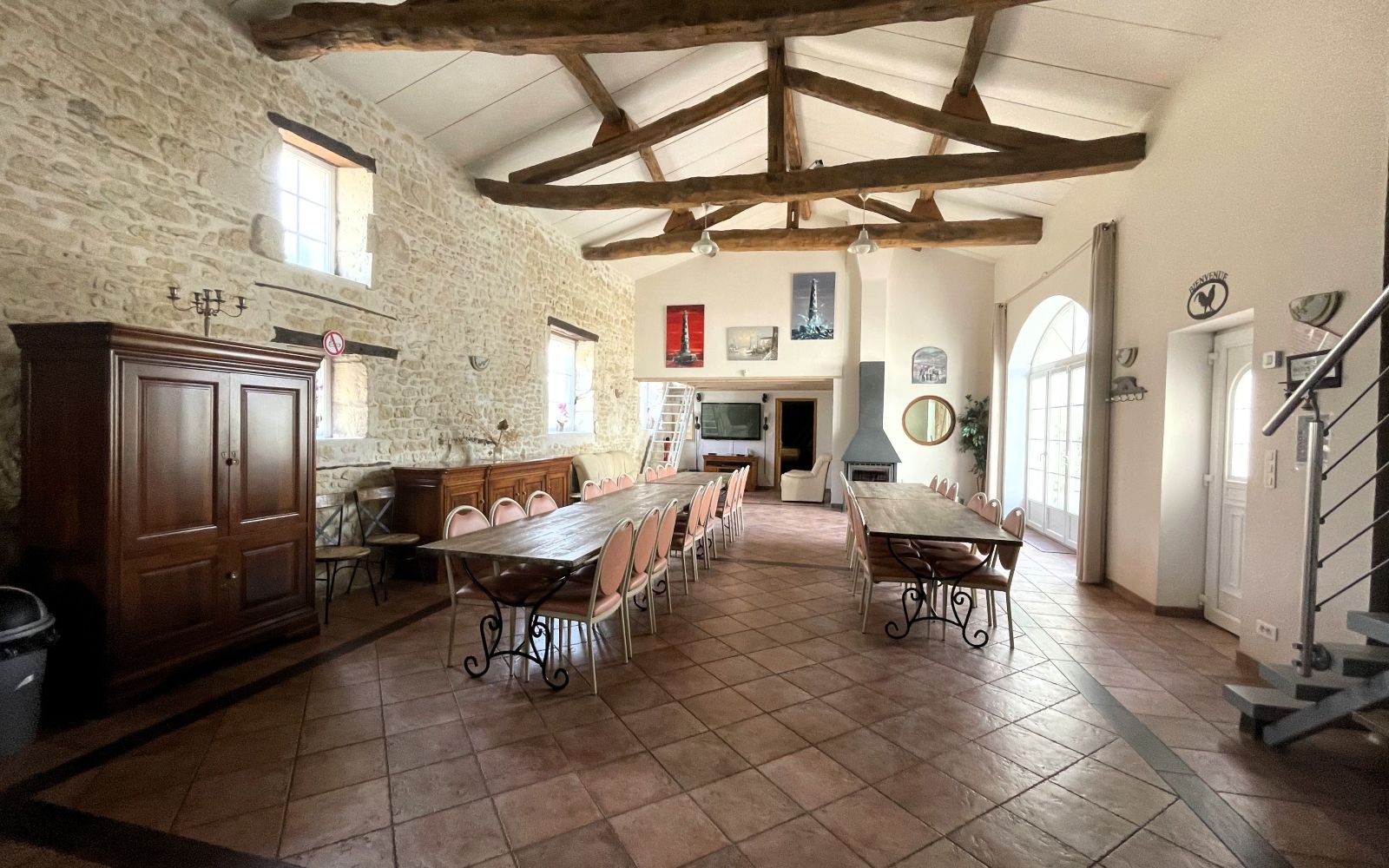 Grande salle de réception de 110 m² avec cheminée, La Grande Champagne